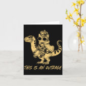 This Is An Outrage Funny Princess Cat Riding Dinos Kaart (Gele Bloem)