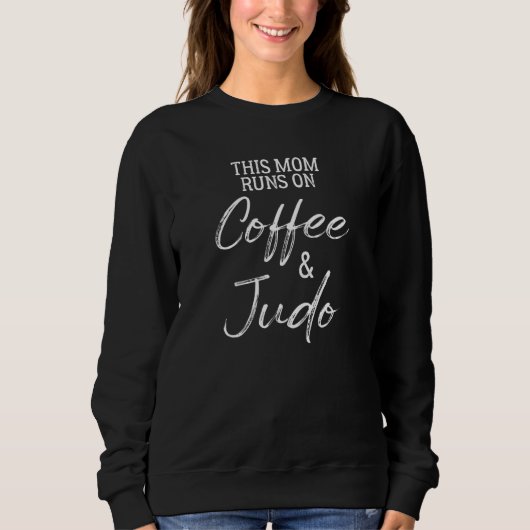 This Mom Runs on Coffee and Judo Trui (Voorkant)
