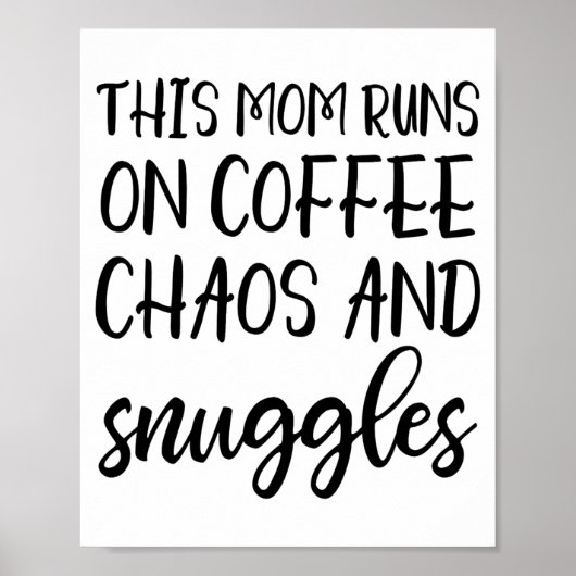 This Mom Runs On Coffee Chaos And Snuggles  Poster (Voorkant)