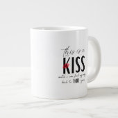 This Mug is a Kiss Grote Koffiekop (Voorkant rechts)