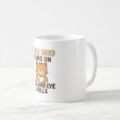 This Mug Runs on Tea and Eye Rolls – Funny British Koffiemok (Voorkant rechts)