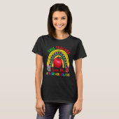 This Teacher Loves 6th Grade Class Pencil Rainbow T-shirt (Voorkant volledig)