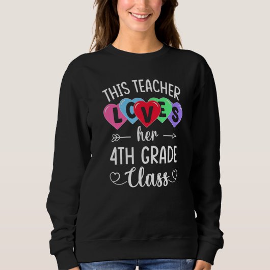 THIS TEACHER LOVES HER 4TH GRADE CLASS Shirts Vale (Voorkant)