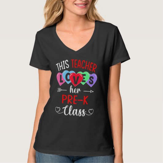 THIS TEACHER LOVES HER PRE-K CLASS Shirts Valentin (Voorkant)
