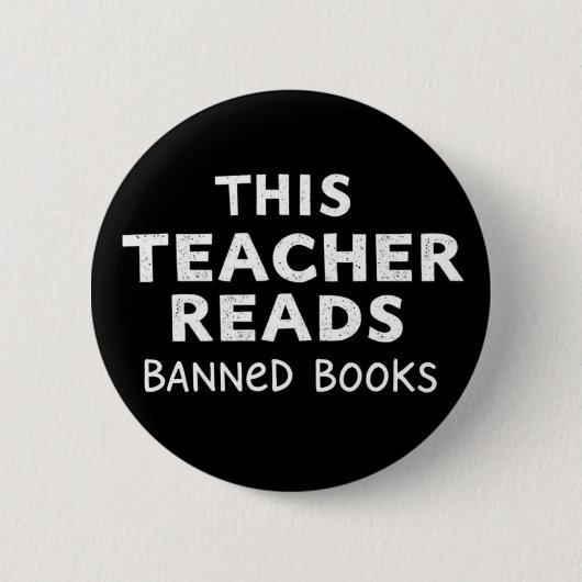 This Teacher Reads Banned Books Graphic Ronde Button 5,7 Cm (Voorkant)
