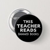This Teacher Reads Banned Books Graphic Ronde Button 5,7 Cm (Voorkant /achterkant)