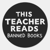This Teacher Reads Banned Books Graphic Ronde Sticker (Voorkant)