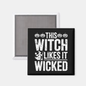 This Witch Likes It Wicked Funny Halloween Broom  Magneet (Voorkant / Achterkant)