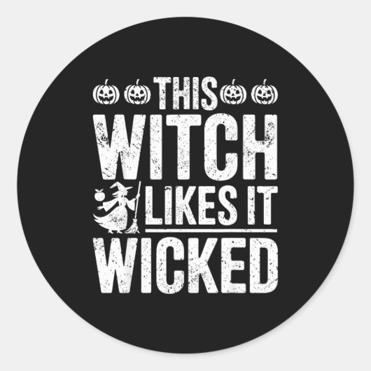 This Witch Likes It Wicked Funny Halloween Broom  Ronde Sticker (Voorkant)
