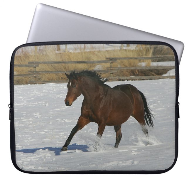 Thoroughbred Horse Runin the Snow Laptop Sleeve (Voorkant)