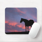 Thoroughbred Horse Silhouetted at Sunrise Muismat (Met muis)