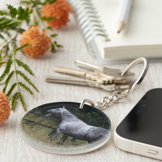 Thoroughbred Horse Standing by Fence Sleutelhanger (Voorkant Rechts)