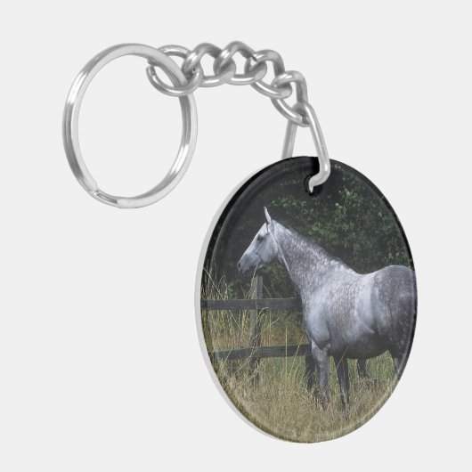Thoroughbred Horse Standing by Fence Sleutelhanger (Voorkant Links)