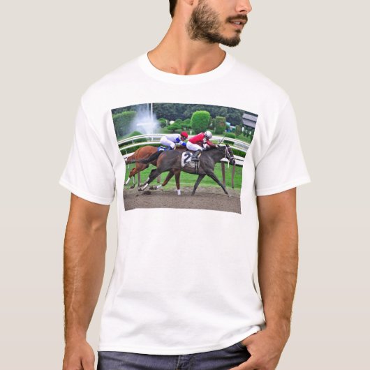 Thoroughbred Racing at Historic Saratoga Racetrack T-shirt (Voorkant)