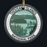 Thousand Islands National Park Canada Badge Keramisch Ornament<br><div class="desc">Het ontwerp van de vectorkunst van het nationaal park van duizenden eilanden. Het park bevindt zich op de 1000 eilandparkway in de Thousand Islands Region of the Saint Lawrence River.</div>