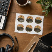 Thousands in Gear, One Note – Lustiger Synth Nerd Ronde Sticker