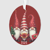 Three Gnomes 2025 Christmas Ornament (voorkant)