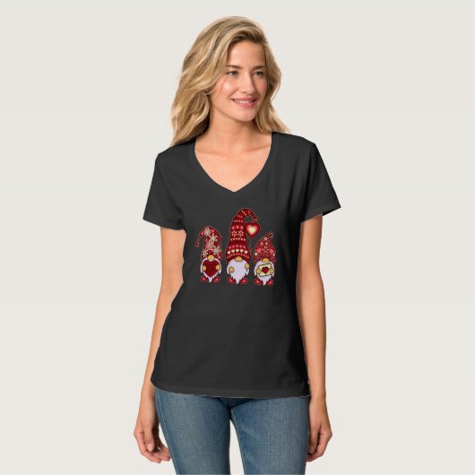 Three Gnomes Holding Leopard Heart & Plaid Valenti T-shirt (Voorkant volledig)