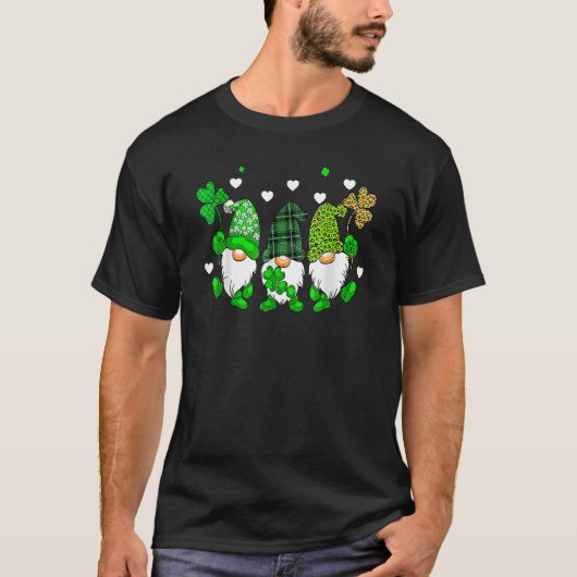 Three Gnomes Holding Shamrock Leopard Plaid St Pat T-shirt (Voorkant)