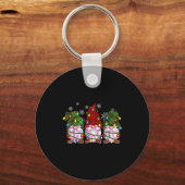 Three Gnomes Men Women Buffalo Plaid Red Christmas Sleutelhanger (Voorkant)