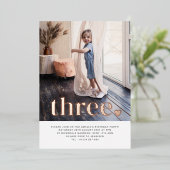 Three Heart Photo First Birthday Roos Gold Folie Uitnodiging (Staand Voorkant)