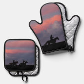 Three Riders, One Horizon Ovenwant & Pannenlap Set (Voorkant / Achterkant)