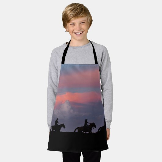 Three Riders, One Horizon Schort (Gedragen)