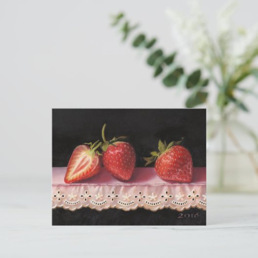 Three Strawberries on Lace Postcard Briefkaart (Staand voorkant)