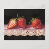 Three Strawberries on Lace Postcard Briefkaart (Voorkant)