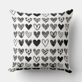 Throw Cushion - Black en White Hearts Kussen (Voorkant)