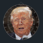 Throw darts op Donald Trump Dartbord<br><div class="desc">Wil je scherpe voorwerpen gooien bij Donald Trump? Nu is je kans!</div>