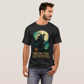 Throw The Dice Witches Halloween Spooky Gamer T-shirt (Voorkant volledig)