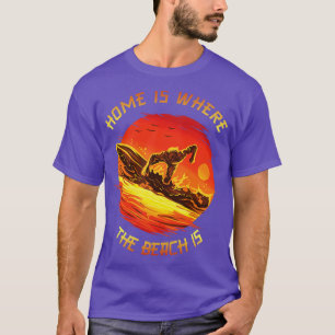 Thuis is waar het strand surfers in de zon heeft t-shirt