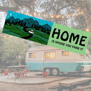 THUIS IS WAAR JE HET MISSCHIEN MAAKT. BUMPERSTICKER