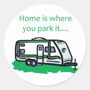 Thuis is waar je het parkeert. ronde sticker