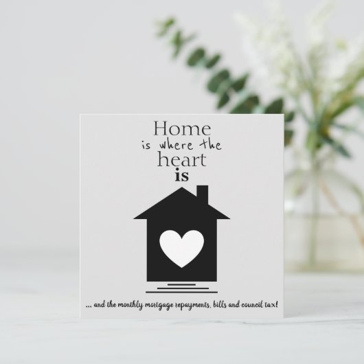 Thuis met een nieuwe thuiskaart (Funny) is waar he Feestdagenkaart (Staand voorkant)