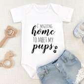 Thuis om mijn pop-upvenster Baby-brochure af te dr Romper