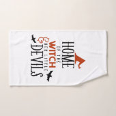 thuis van de heks en haar kleine duivels Halloween Handdoek (Handdoek)