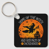 Thuis van de heks en haar pakje teckels cool sleutelhanger (Voorkant)