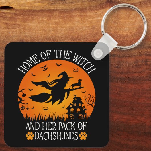 Thuis van de heks en haar pakje teckels cool sleutelhanger (Achterkant)