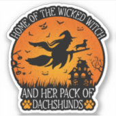 Thuis van de heks en haar pakje teckels cool sticker (Voorkant)