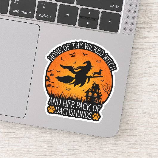 Thuis van de heks en haar pakje teckels cool sticker (Detail)