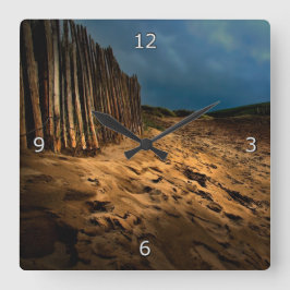 Thuis vanaf de strand vierkante klok