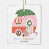 Thuis voor de Feestdagen Roze Kerstmis Keramisch Ornament (Links)