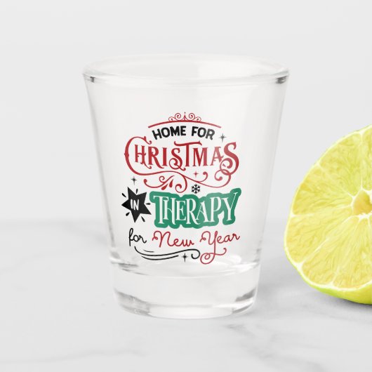 Thuis voor kerst en therapie | Funny Sarcastic Shot Glas (Voorkant)