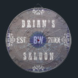 thuisbassin Saloon Dartbord<br><div class="desc">Creëer uw eigen land westerne stijl (rustic American wild west) met een dartboard met deze eenvoudige, dikke sjabloon. Het dart board is gemaakt om er als oud hout uit te zien met veel bloei in tinten witte, grijze en blauwe tinten. Het kan worden gepersonaliseerd met je eigen naam, initialen/monogram en...</div>