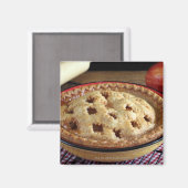 Thuisgebakken appeltaart op koelrack met appel magneet (Voorkant / Achterkant)