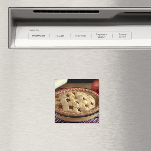 Thuisgebakken appeltaart op koelrack met appel magneet (Insitu (Vaatwasser))
