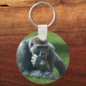 Thumb Sucking Gorilla Sleutelhanger (Voorkant)