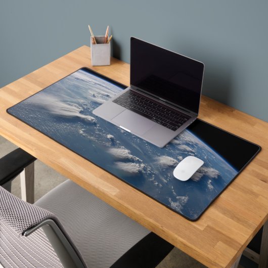 Thunderhead Anvils of Earth op het zuiden van Born Bureaumat (Kantoor 2)